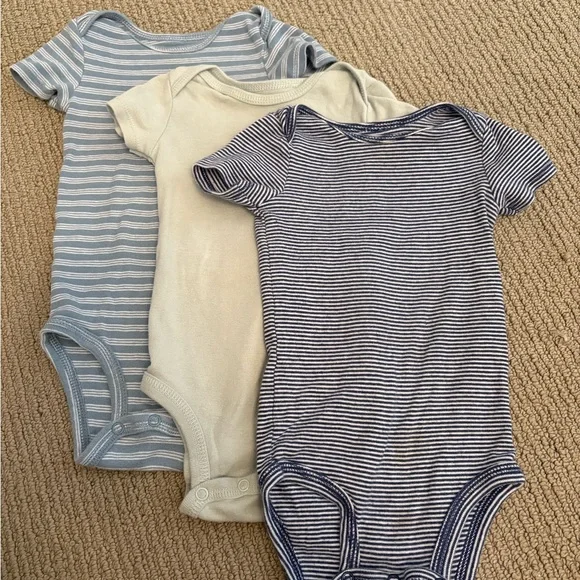 Lot of 9m Baby Boy Clothing - Onesies, Pajamas, Shorts & More - Picture 2 of 11